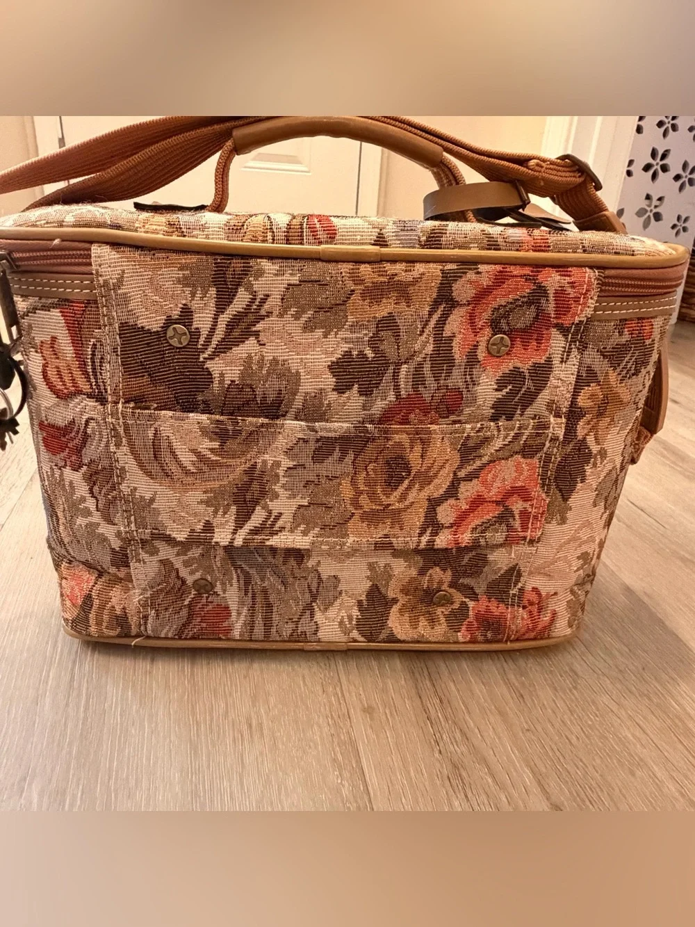 ✨ VINTAGE 1980s Leisure Tapestry Train Case / Makeup Bag ✨